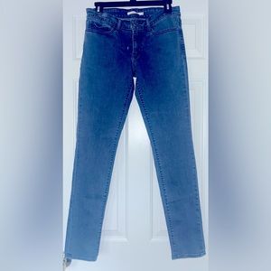 Levi’s 711 Skinny in Indigo